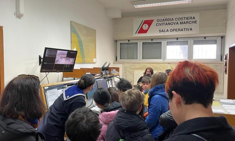 Civitanova, la guardia costiera celebra la giornata del mare e della cultura marinara Civitanova, la guardia costiera celebra la giornata del mare e della cultura marinara