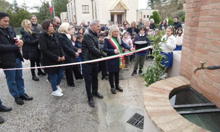 San Severino, nuova luce per la fonte delle scuole di Cesolo: taglio del nastro dopo il restauro