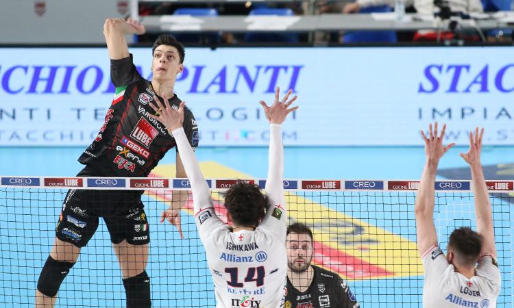 Semifinale scudetto, Lube Civitanova spalle al muro contro Milano: come vedere in tv gara 4 Semifinale scudetto, Lube Civitanova spalle al muro contro Milano: come vedere in tv gara 4