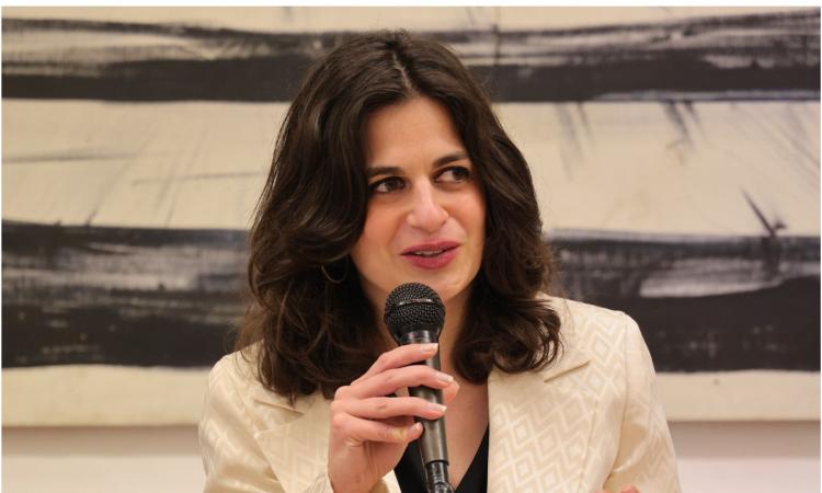 Frase Saltamartini, il Pd: "Infermiere come oggetto del desiderio, chieda scusa a tutte le donne" Frase Saltamartini, il Pd: "Infermiere come oggetto del desiderio, chieda scusa a tutte le donne"