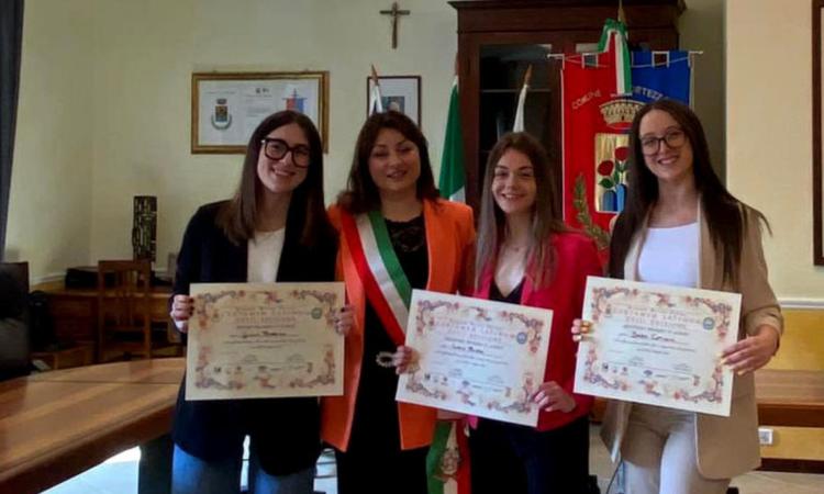 Macerata, le studentesse del liceo classico "Leopardi" campionesse di latino