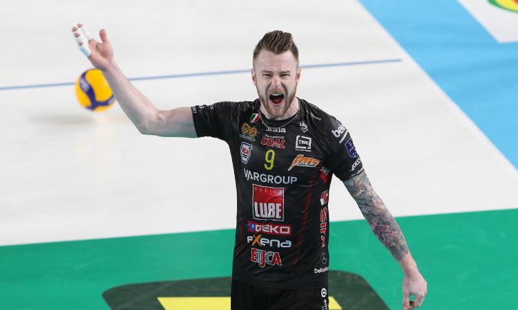 Lube, sei di nuovo in finale: Milano piegata in 4 set, sarà lotta scudetto contro Trento Lube, sei di nuovo in finale: Milano piegata in 4 set, sarà lotta scudetto contro Trento