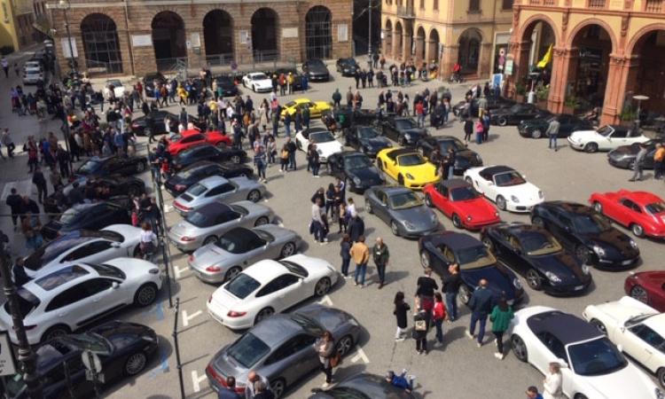 "Passione Porsche", per le vie di Tolentino sfilano le supercar