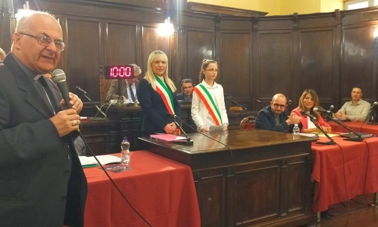 San Severino, si riunisce il Consiglio comunale: in assise anche i "baby" consiglieri del "Tacchi Venturi" San Severino, si riunisce il Consiglio comunale: in assise anche i "baby" consiglieri del "Tacchi Venturi"