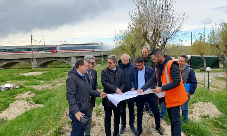 Un ponte tra Civitanova e Porto Sant'Elpidio solo per ciclisti e pedoni: consegnati i lavori Un ponte tra Civitanova e Porto Sant'Elpidio solo per ciclisti e pedoni: consegnati i lavori
