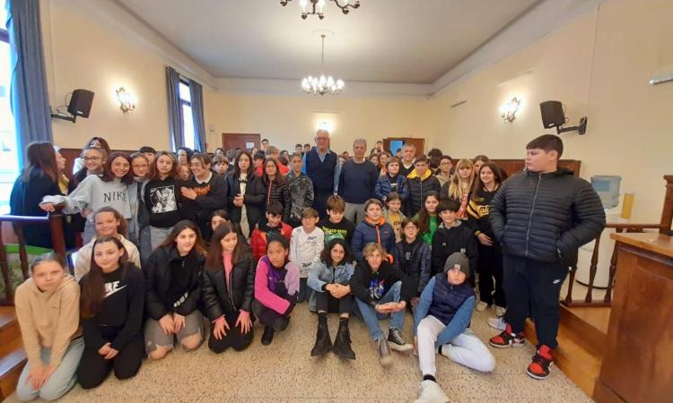 Civitanova, premiati gli studenti ciceroni: grande successo per il progetto "Scuole amiche del Fai" Civitanova, premiati gli studenti ciceroni: grande successo per il progetto "Scuole amiche del Fai"