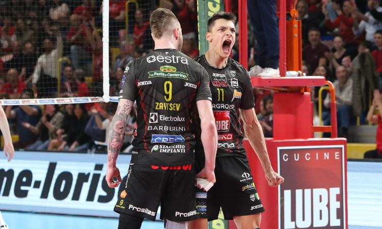 Lube, una vittoria da batticuore: Trento piegata al tie-break, finale scudetto in parità