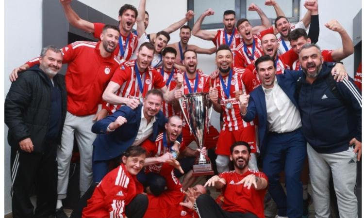 San Severino, Alberto Giuliani il "vincitutto": il suo Olympiacos vince il campionato greco San Severino, Alberto Giuliani il "vincitutto": il suo Olympiacos vince il campionato greco