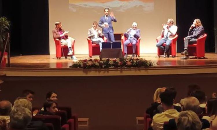 Matelica, dallo sport al Verdicchio: "Buonasera Marche Show" fa il pieno al teatro Piermarini Matelica, dallo sport al Verdicchio: "Buonasera Marche Show" fa il pieno al teatro Piermarini