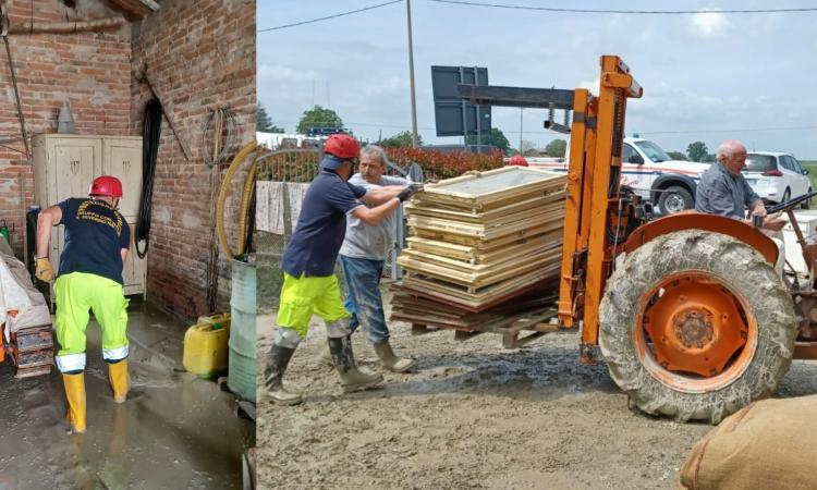 Alluvione in Emilia Romagna, volontari Protezione Civile settempedana al lavoro contro il tempo Alluvione in Emilia Romagna, volontari Protezione Civile settempedana al lavoro contro il tempo