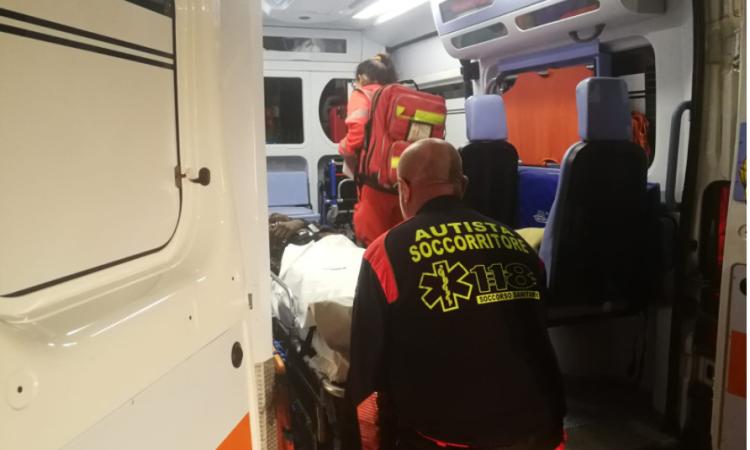 Ussita, furgone esce di strada e finisce nella scarpata: 28enne a Torrette