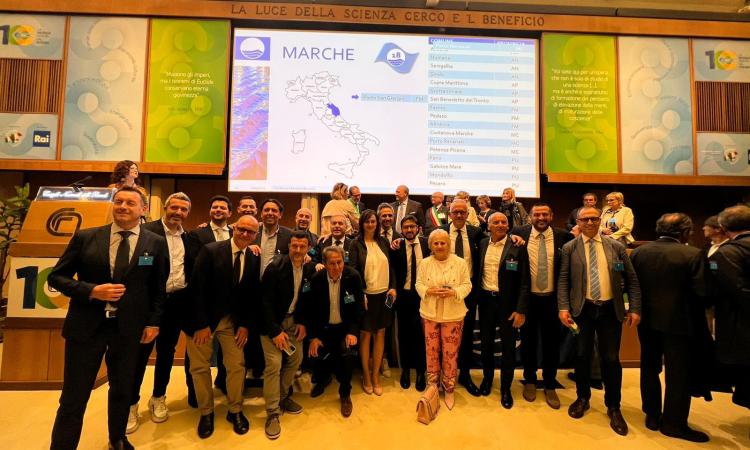 Bandiere Blu, sono 18 i vessilli per le Marche: la regione si conferma nella Top five Bandiere Blu, sono 18 i vessilli per le Marche: la regione si conferma nella Top five