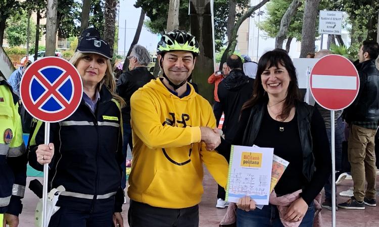 Civitanova, festa della mamma su due ruote con Bimbimbici: richieste le "Strade Scolastiche"