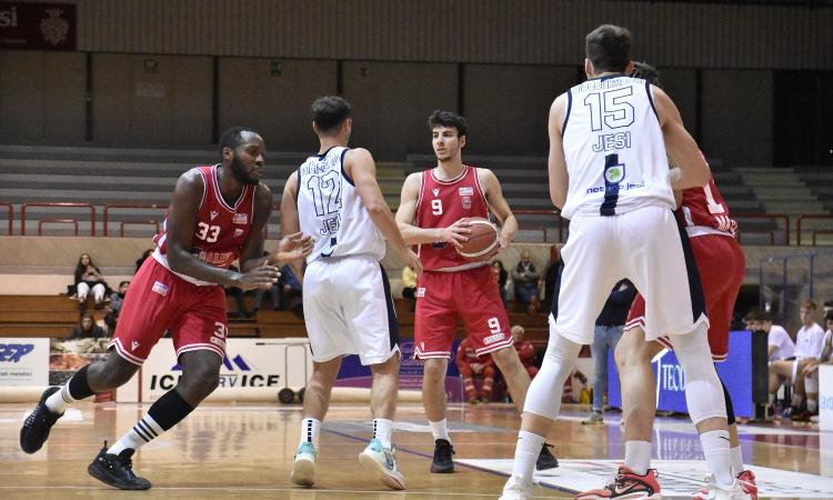Spareggi Serie B, la Vigor Matelica espugna il PalaTriccoli 72-73: Jesi cede in Gara 1