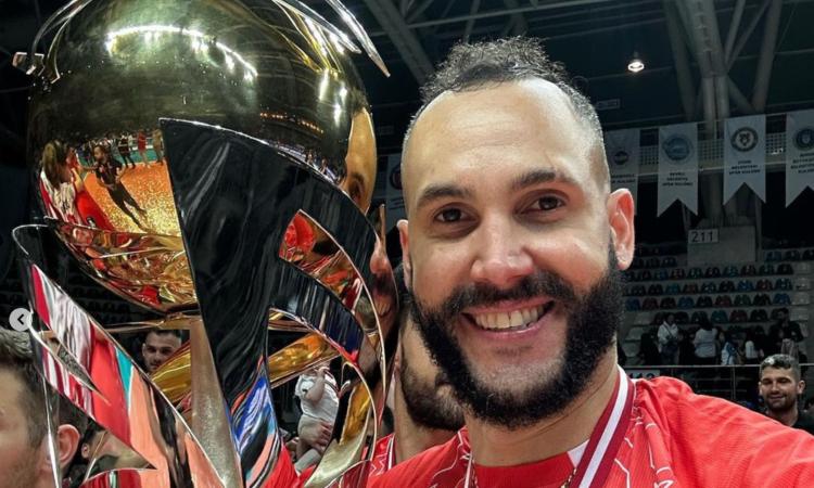 Juantorena re (anche) in Turchia: "Per lo scudetto forza Lube e l'anno prossimo torno in Italia" Juantorena re (anche) in Turchia: "Per lo scudetto forza Lube e l'anno prossimo torno in Italia"
