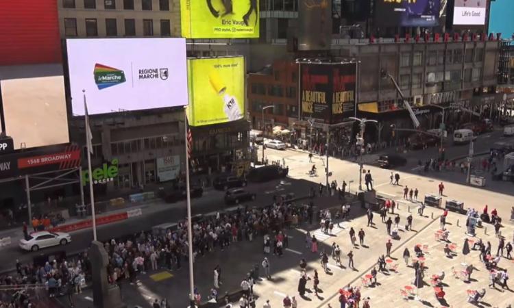 Le Marche incantano Times Square: la nuova campagna turistica proiettata a New York Le Marche incantano Times Square: la nuova campagna turistica proiettata a New York