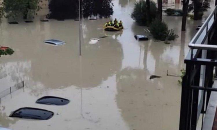 Pesaro per Cesena, in cento in Emilia Romagna per aiutare gli alluvionati: l'iniziativa partita dai social