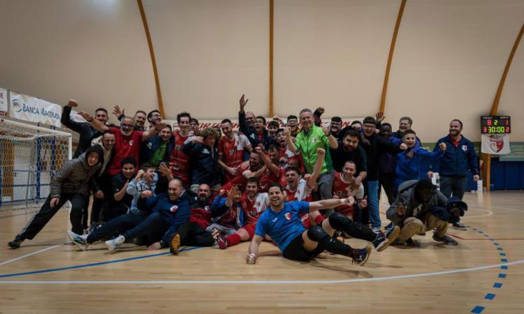 Calcio a 5, gioia Borgorosso Tolentino: batte il Riviera delle Palme e approda in C2 Calcio a 5, gioia Borgorosso Tolentino: batte il Riviera delle Palme e approda in C2