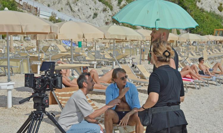 Torna l'estate, è tempo di nuovi spot promozionali: Roberto Mancini confermato testimonial Marche