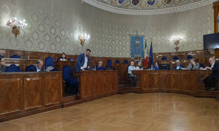 Macerata, il Consiglio provinciale dice "no" al cibo sintetico: approvata mozione Macerata, il Consiglio provinciale dice "no" al cibo sintetico: approvata mozione