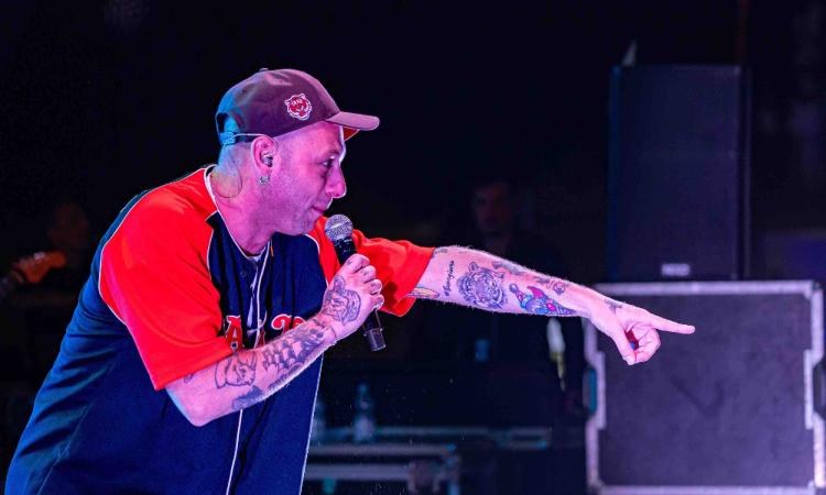 Risuona la piazza, Clementino accende l'estate: "Facciamo un gemellaggio Civitanova-Napoli" Risuona la piazza, Clementino accende l'estate: "Facciamo un gemellaggio Civitanova-Napoli"