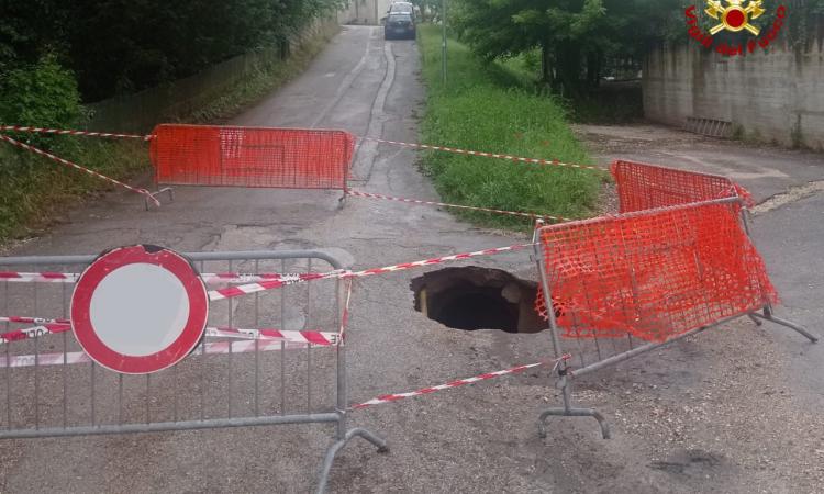 Maltempo nelle Marche, flagellato il Fabrianese: frana di 150 metri ad Attiggio