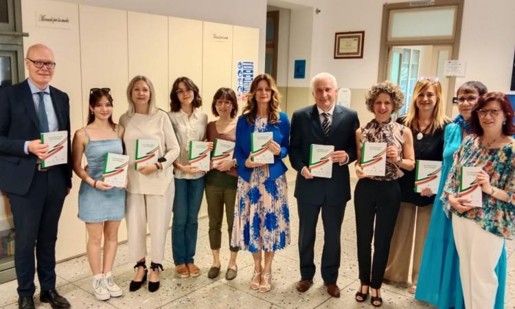 Macerata, il prefetto Ferdani e il rettore McCourt in visita al liceo scientifico
