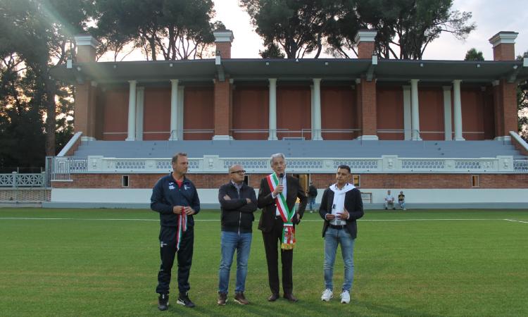 Macerata, presentato il nuovo stadio Della Vittoria: "Dopo 100 anni bello come negli anni '20" Macerata, presentato il nuovo stadio Della Vittoria: "Dopo 100 anni bello come negli anni '20"