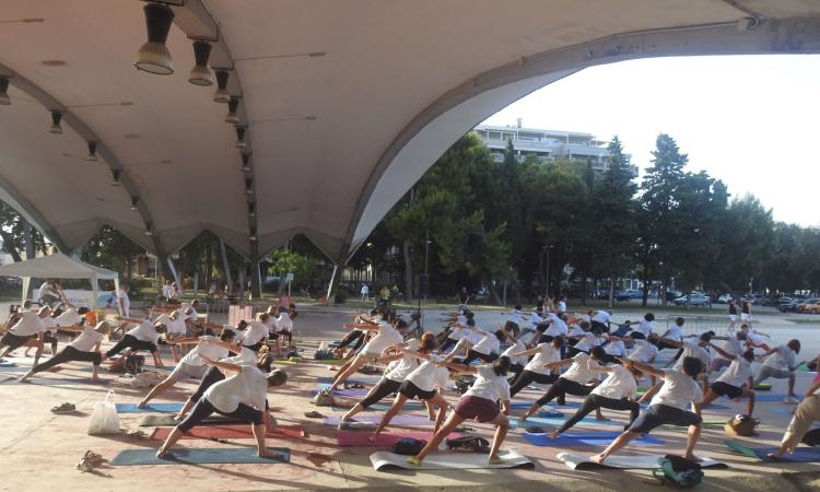 Civitanova, torna lo "Yoga Day" al Varco sul Mare: evento gratuito per tutti gli appassionati