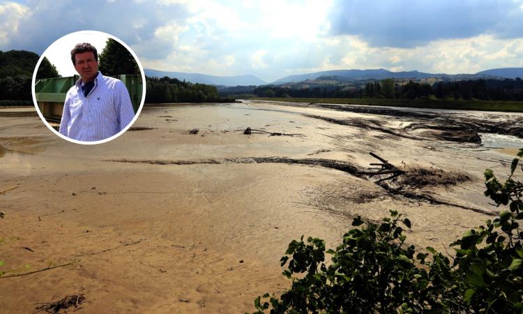 Tolentino, il lago delle Grazie si svuota e diventa fango: una radice blocca le paratie della diga (FOTO E VIDEO)