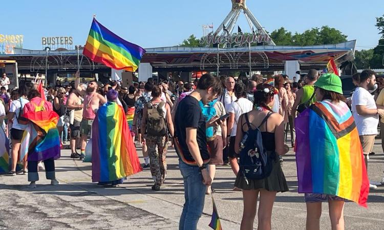 Civitanova, in 3mila al Marche Pride. C'è anche il sindaco Ricci: "Combattiamo insieme la battaglia dei diritti" (FOTOGALLERY)