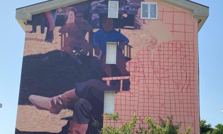 Civitanova, prende forma il murales dedicato allo scenografo Mario Garbuglia Civitanova, prende forma il murales dedicato allo scenografo Mario Garbuglia