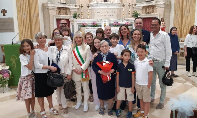 Elisa Raggi spegne 100 candeline: è festa a San Severino Elisa Raggi spegne 100 candeline: è festa a San Severino