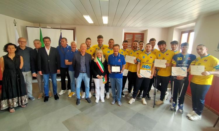 Volley, la Sios Novavetro San Severino festeggia il ritorno in B dopo 25 anni: "Siamo fieri di voi" Volley, la Sios Novavetro San Severino festeggia il ritorno in B dopo 25 anni: "Siamo fieri di voi"