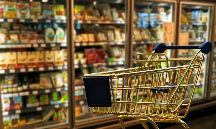 Ricatto sessuale, vittima un 67enne "agganciato" all'ipermercato Ricatto sessuale, vittima un 67enne "agganciato" all'ipermercato
