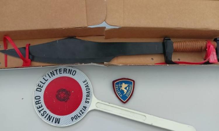 Civitanova, minacciano i passanti con un grosso coltello: notte di paura sul lungomare