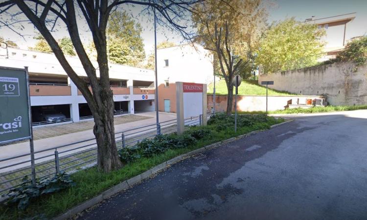 Tolentino, graffiti artistici sui muri del parcheggio di viale Matteotti: via al progetto Tolentino, graffiti artistici sui muri del parcheggio di viale Matteotti: via al progetto