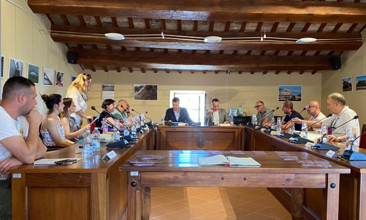 Morrovalle, il consiglio comunale dice no a una nuova antenna: l’opposizione diserta la seduta Morrovalle, il consiglio comunale dice no a una nuova antenna: l’opposizione diserta la seduta