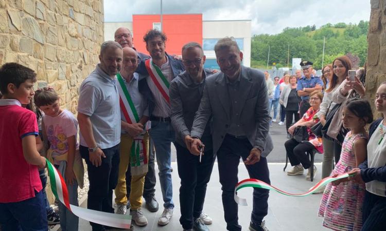 Pioraco, taglio del nastro per la nuova casa funeraria: "Un'alternativa per l'entroterra" Pioraco, taglio del nastro per la nuova casa funeraria: "Un'alternativa per l'entroterra"