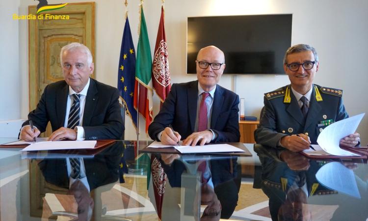 Fondi Pnrr, no agli illeciti: firmato protocollo d'intesa tra Università di Macerata e Guardia di Finanza Fondi Pnrr, no agli illeciti: firmato protocollo d'intesa tra Università di Macerata e Guardia di Finanza