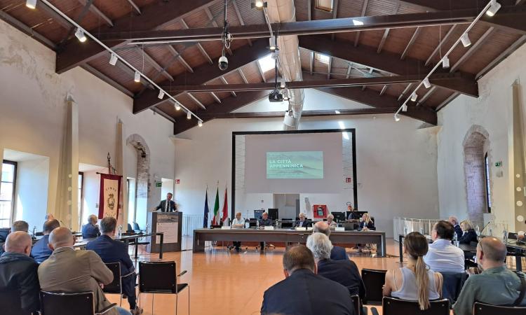 Matelica, convegno sullo sviluppo delle città appenniniche: tavola rotonda con le istituzioni Matelica, convegno sullo sviluppo delle città appenniniche: tavola rotonda con le istituzioni