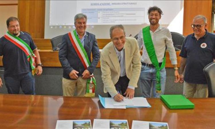 Castelraimondo, firma dell'accordo per l'Alto Potenza: previsti diversi interventi sul territorio Castelraimondo, firma dell'accordo per l'Alto Potenza: previsti diversi interventi sul territorio