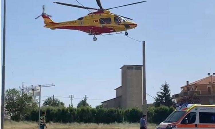 Civitanova, scontro tra auto e moto: centauro trasferito a Torrette in elisoccorso