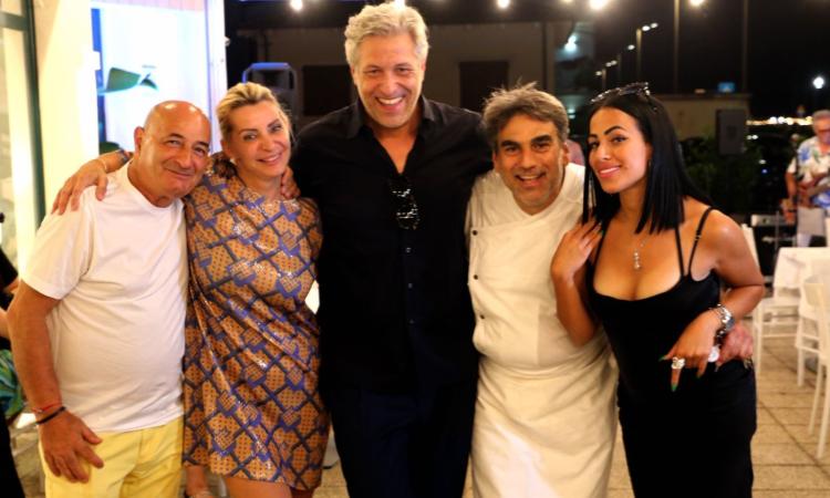 Civitanova, il profumo di "Salsedine" arriva in tavola: taglio del nastro per il nuovo ristorante (VIDEO e FOTO) Civitanova, il profumo di "Salsedine" arriva in tavola: taglio del nastro per il nuovo ristorante (VIDEO e FOTO)