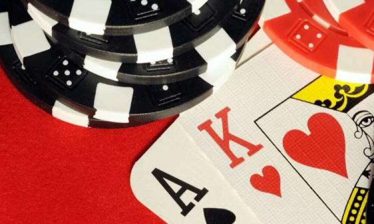 Le buone maniere del blackjack - Cosa si può e cosa non si può fare al tavolo del casinò Le buone maniere del blackjack - Cosa si può e cosa non si può fare al tavolo del casinò