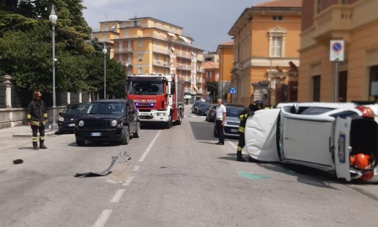 San Severino, incidente in viale Matteotti: coinvolto anche il sindaco di Matelica