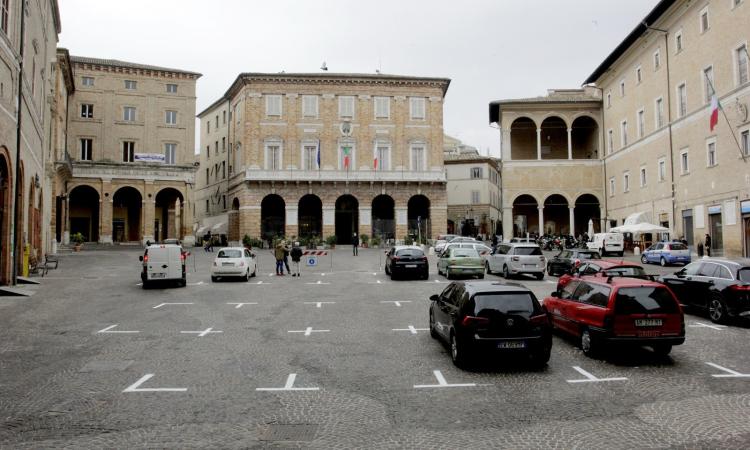 Macerata, riprese video in piazza della Libertà: divieto di sosta e circolazione sospesa