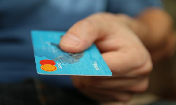 Accetta il pagamento con carta di credito clonata: anche l'esercente è responsabile?