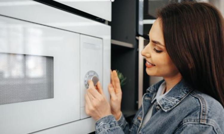Dal riscaldamento alla cottura: scopri il potere del forno a microonde Dal riscaldamento alla cottura: scopri il potere del forno a microonde