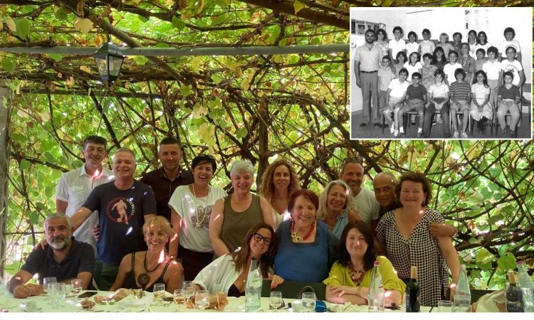 Potenza Picena, di nuovi insieme dopo 45 anni gli alunni della 5°A: reunion con la maestra Giovanna